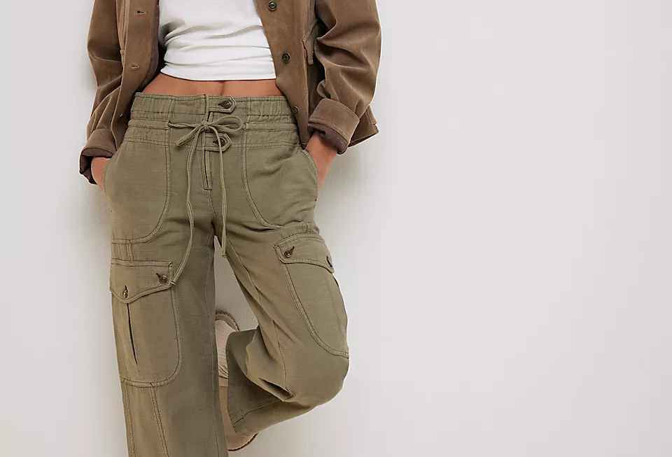 The 24 Best Travel Pants (That Aren’t Leggings) Ahead Of The Holidays
